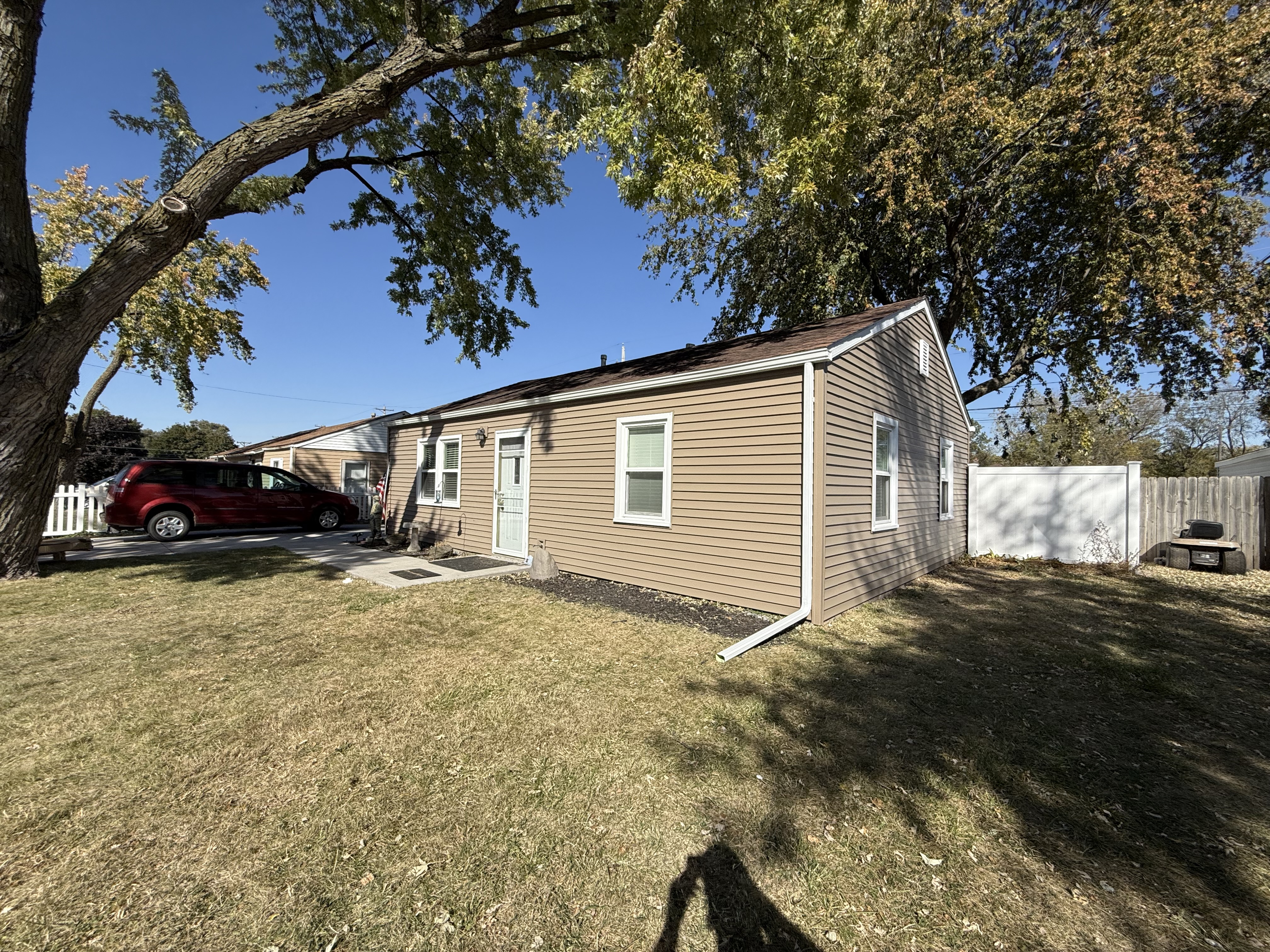 Tan Vinyl Siding — Side View